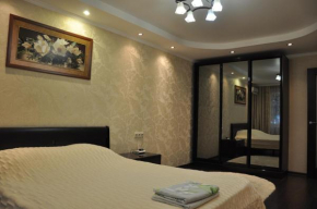 Apartment on Roz 50